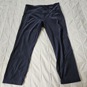 Athleta salutation cropped leggings in navy